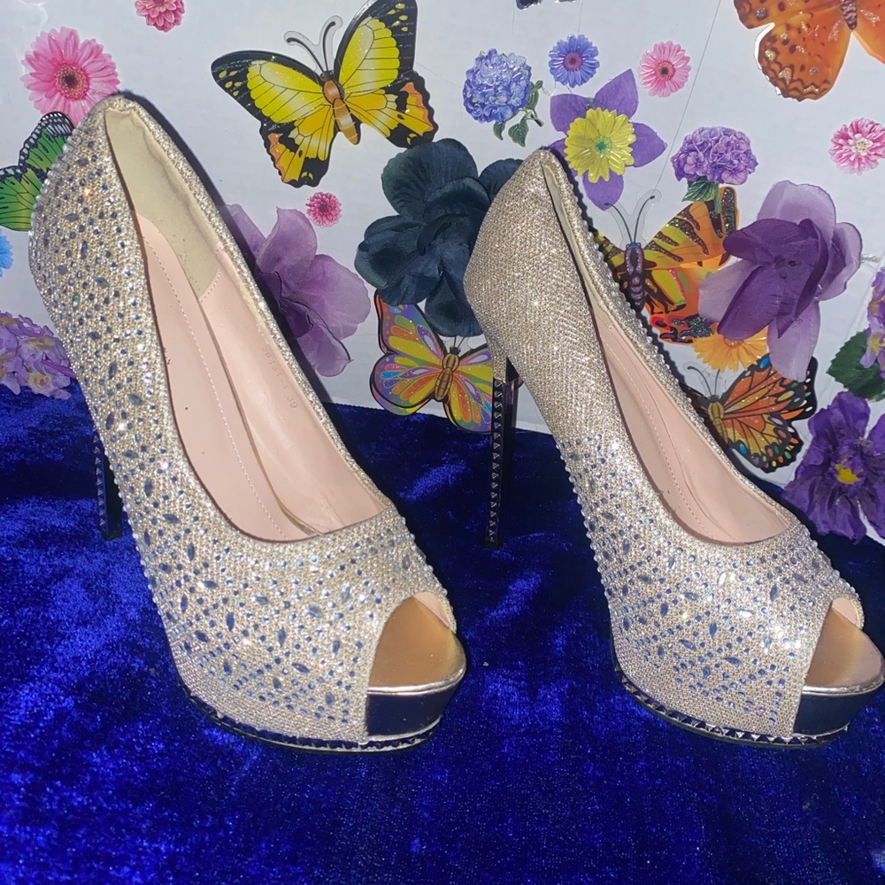 Size 8-8.5 heels
